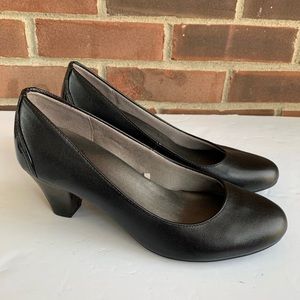 Like new Life Stride black pump